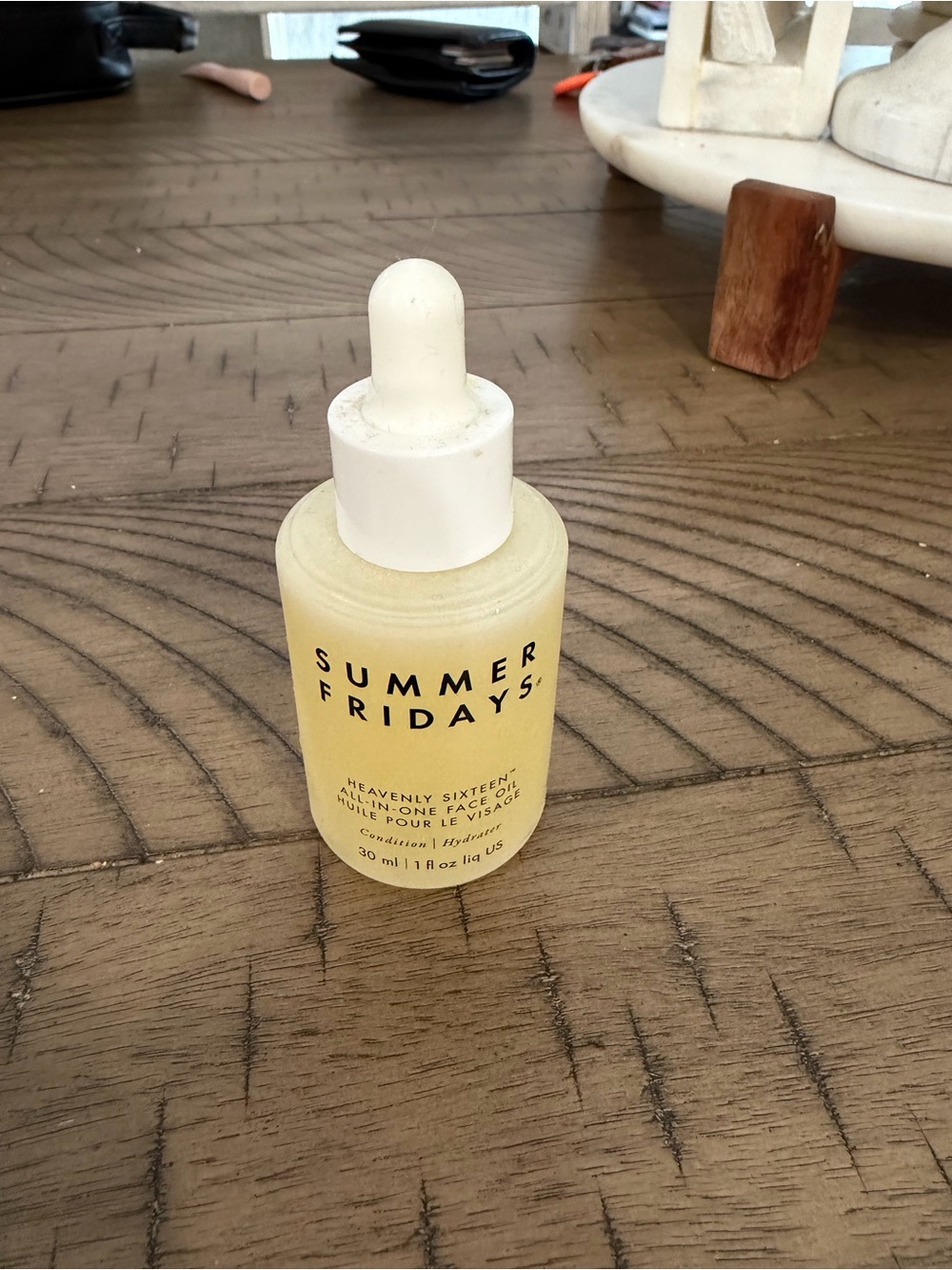 Summer Fridays Heavenly Sixteen All-In-One Face Oil - Pale Yellow